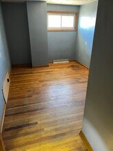 401 E Marietta St, Unit B in Woodsfield, OH - Foto de edificio - Building Photo
