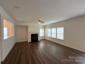10218 Glenburn Ln in Charlotte, NC - Foto de edificio - Building Photo