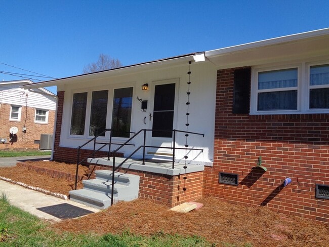 3009 Lomond St in Winston-Salem, NC - Building Photo - Building Photo
