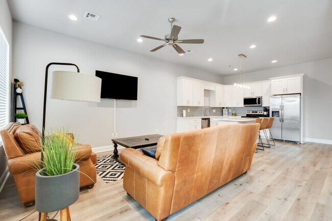 114 Gadwall Dr in Youngsville, LA - Foto de edificio - Building Photo