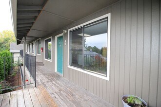 1118 SE Rhone St in Portland, OR - Building Photo - Building Photo