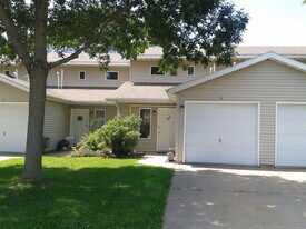 570 Braund St in Onalaska, WI - Building Photo