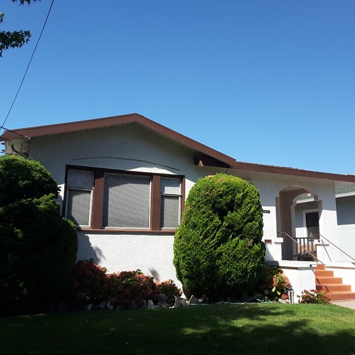 808 Pomona Ave in Albany, CA - Building Photo