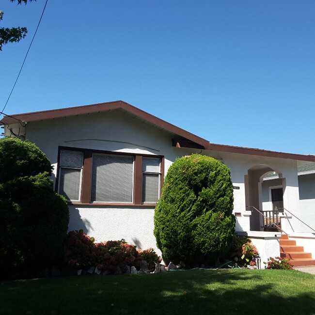 property at 808 Pomona Ave