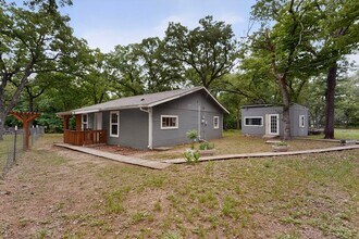 5011 Briar Patch Ln in Burleson, TX - Foto de edificio - Building Photo