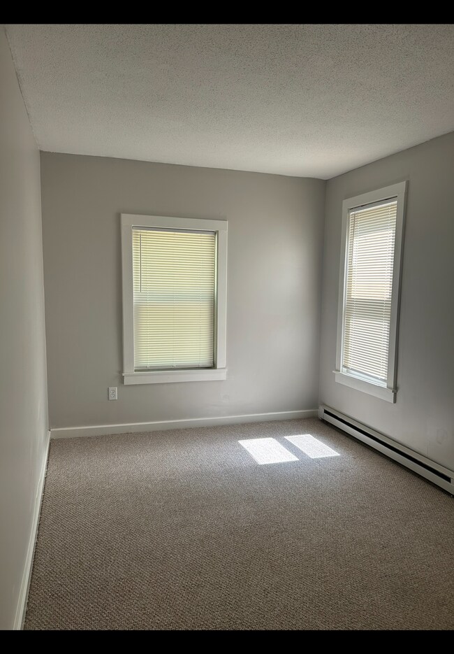 76 Main St, Unit 1B in Unionville, CT - Building Photo - Building Photo