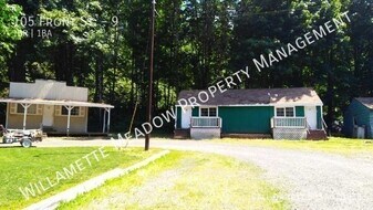 105 Front St in Detroit, OR - Building Photo