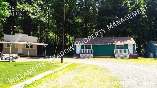 property at 105 Front St