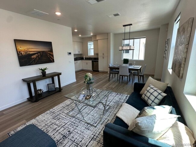 5402 Sand Arch Ln in San Diego, CA - Building Photo - Building Photo