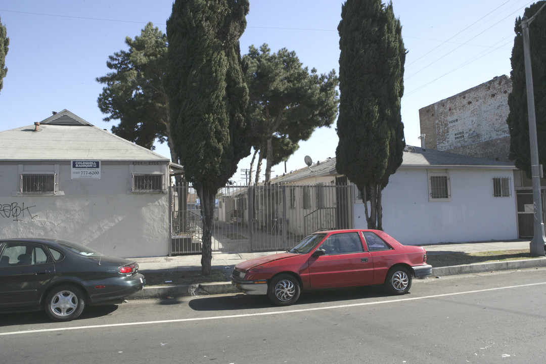 8508 S San Pedro St in Los Angeles, CA - Foto de edificio