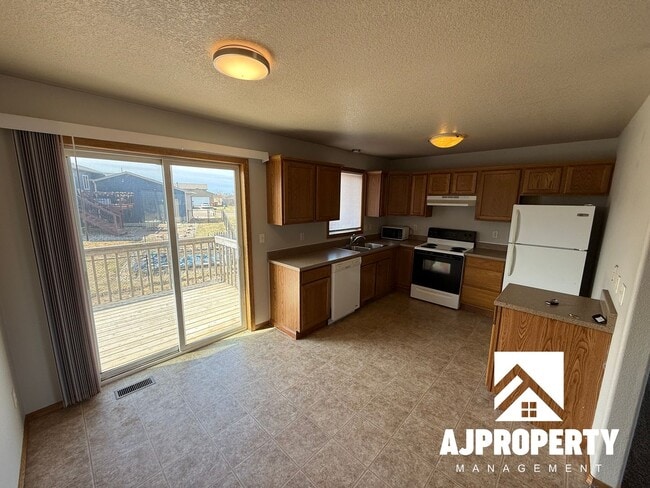 409 Cottonwood Dr in Harrisburg, SD - Building Photo - Building Photo