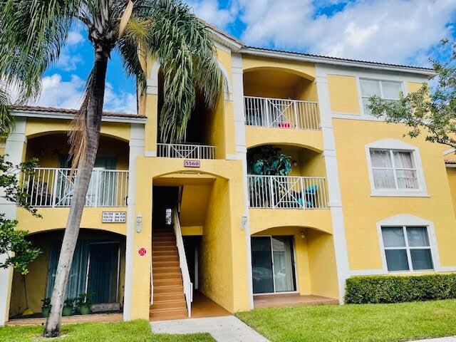 5560 NW 61st St in Coconut Creek, FL - Building Photo