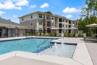 Laurel at the Woodlands in Louisville, KY - Building Photo - Building Photo