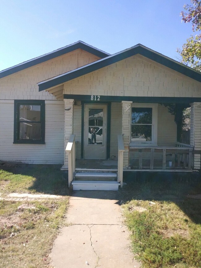 property at 812 S Alabama St