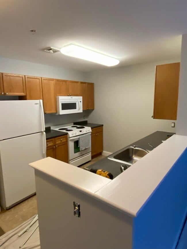 122 Coliseum Ave in Nashua, NH - Building Photo - Building Photo