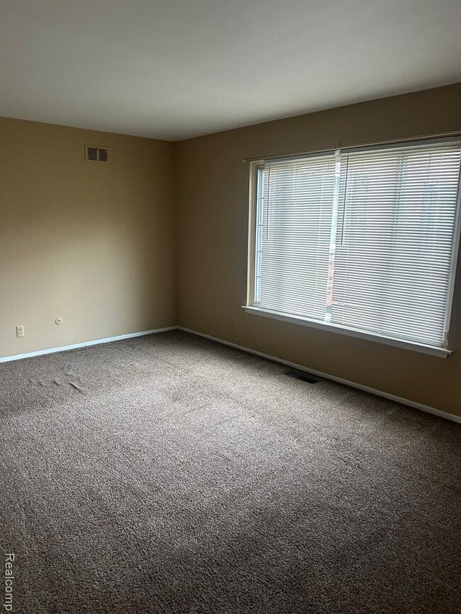 25332 Shiawassee Cir in Southfield, MI - Building Photo - Building Photo