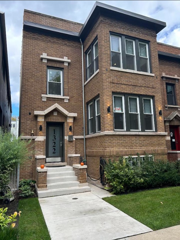property at 1322 W Ardmore Ave