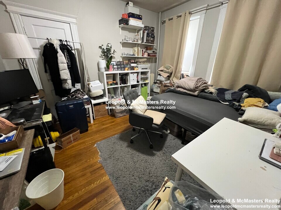 87 Gordon St, Unit 5 in Boston, MA - Foto de edificio