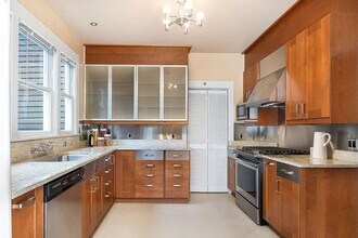 1235 3rd Ave N in Seattle, WA - Building Photo - Building Photo