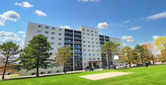 Green Park in Kingston, ON - Building Photo
