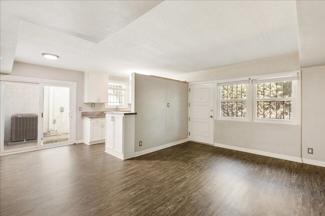 property at 10223 S Crenshaw Blvd