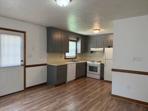 6452 Lakeway Dr in Mechanicsville, VA - Building Photo - Building Photo
