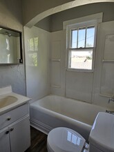 622 E 29th St, Unit B in Anderson, IN - Foto de edificio - Building Photo