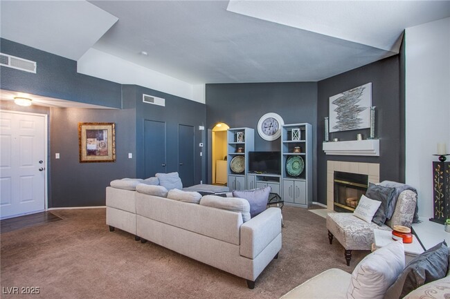 4811 Black Bear Rd in Las Vegas, NV - Building Photo - Building Photo
