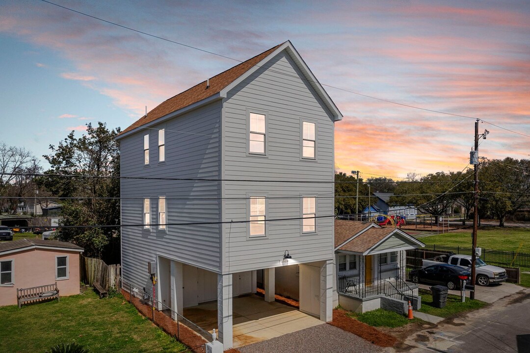 2028 Arbutus Ave in North Charleston, SC - Building Photo