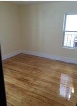 7 Smythe St, Unit 3 in Brookline, MA - Building Photo - Building Photo