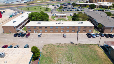 Edgemere Apartments in Plainview, TX - Foto de edificio - Building Photo