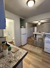 1312 Hanford Ave, Unit 6 in Lincoln Park, MI - Foto de edificio - Building Photo