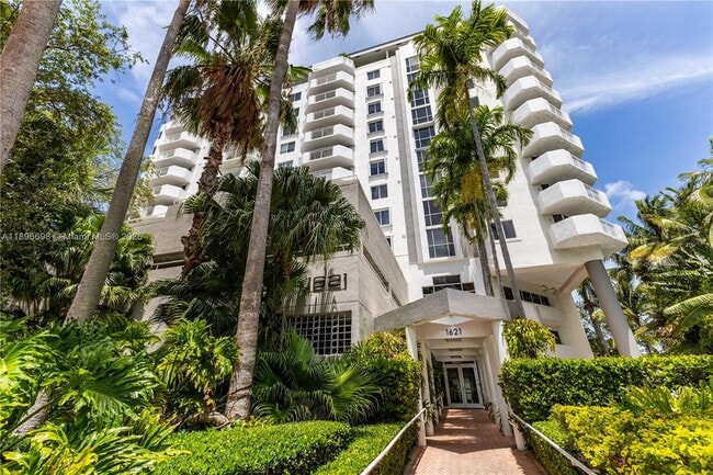 property at 1621 Bay Rd