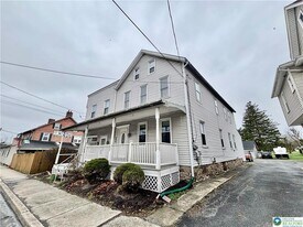 206 Main St in Stockertown, PA - Building Photo