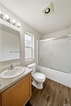 14866 36th Ave Ct E in Tacoma, WA - Foto de edificio - Building Photo