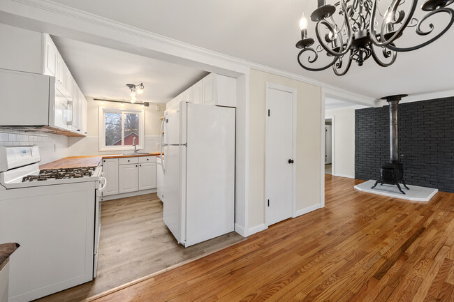 98 Oak Ter in Durham, CT - Foto de edificio - Building Photo