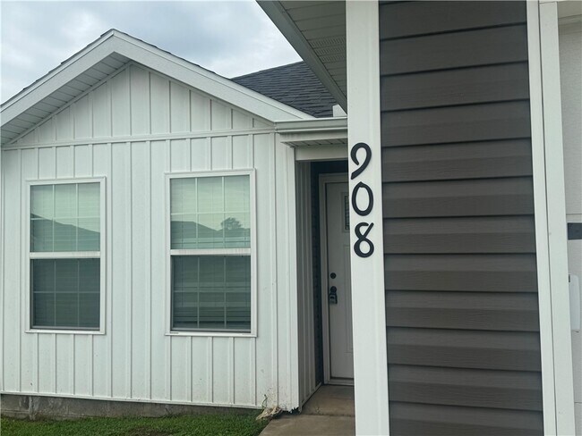 property at 908 S Crow St