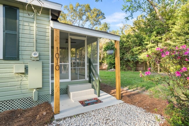 1010 NE 7th Pl in Gainesville, FL - Foto de edificio - Building Photo