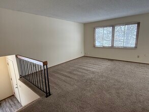 2528 Birchview Ln in Hopkins, MN - Building Photo - Building Photo