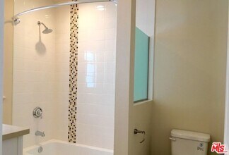 1838 El Cerrito Pl in Los Angeles, CA - Building Photo - Building Photo