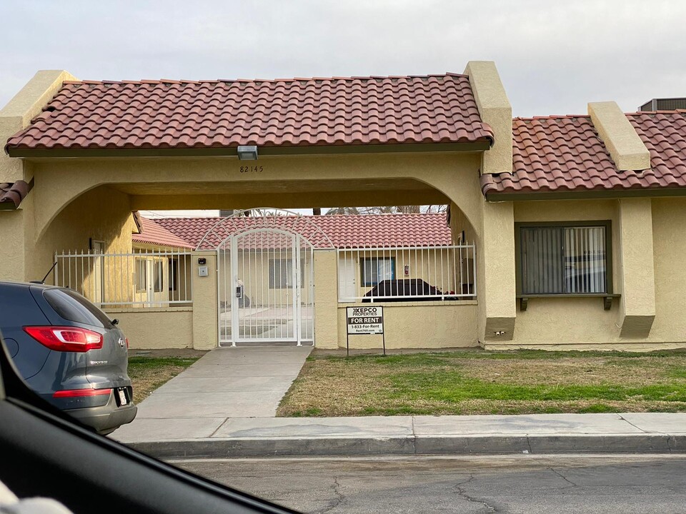 82145 Valencia Ave in Indio, CA - Foto de edificio