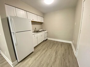 Highland Park Apartments (DSM) in Des Moines, IA - Building Photo - Interior Photo