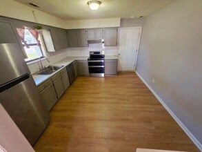 1035 Spring Villa Dr in Jacksonville, NC - Building Photo - Building Photo