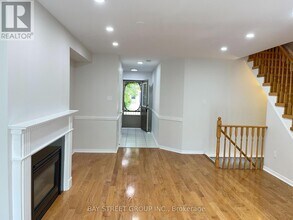 4404 Vallence Dr in Burlington, ON - Building Photo - Building Photo