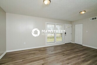10610 Grafton Hall Rd in Louisville, KY - Building Photo - Building Photo