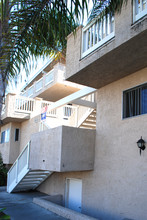 210 18th St in Huntington Beach, CA - Foto de edificio - Building Photo