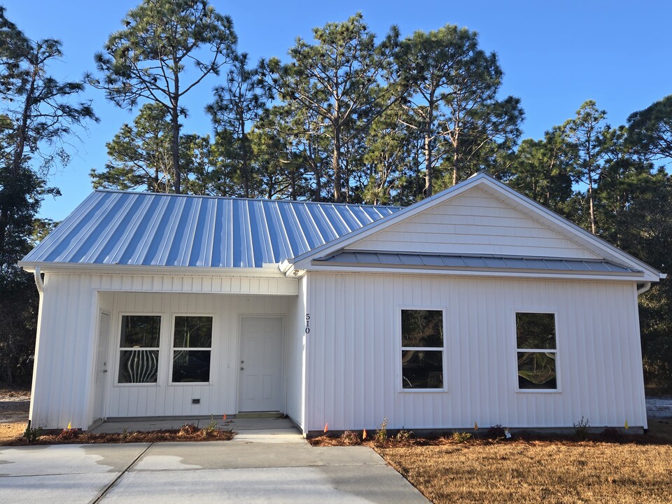 510 Barber Rd in Southport, NC - Building Photo