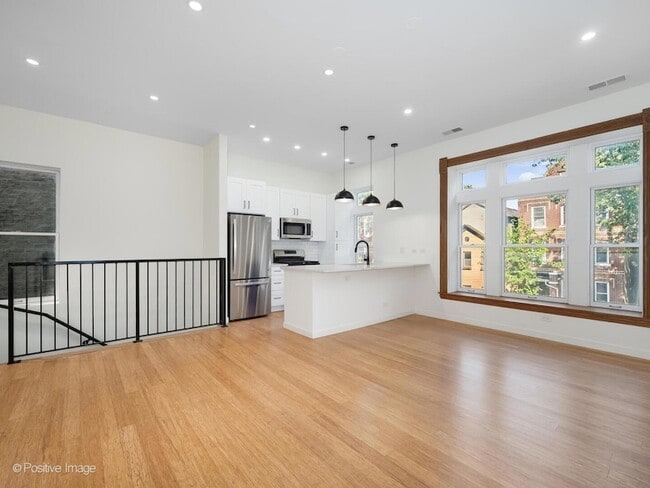 842 N Wolcott Ave, Unit B in Chicago, IL - Building Photo - Building Photo