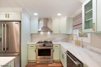 114 Henshaw Ave in Springfield, NJ - Building Photo - Building Photo