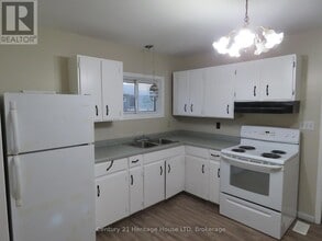 564 Lakeview Rd in Fort Erie, ON - Building Photo - Building Photo